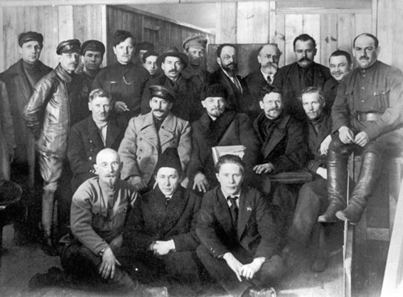 8. Parteitag der Bolschewiki 1919 – Aufbau der frühen Sowjetmacht | Generationengespräch Delegierte des 8. Kongresses der Bolschewiki 1919 in Moskau während der frühen Sowjetzeit