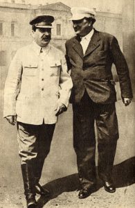 Stalin und Dimitrow (rechts) in Moskau (1936), Gemeinfrei