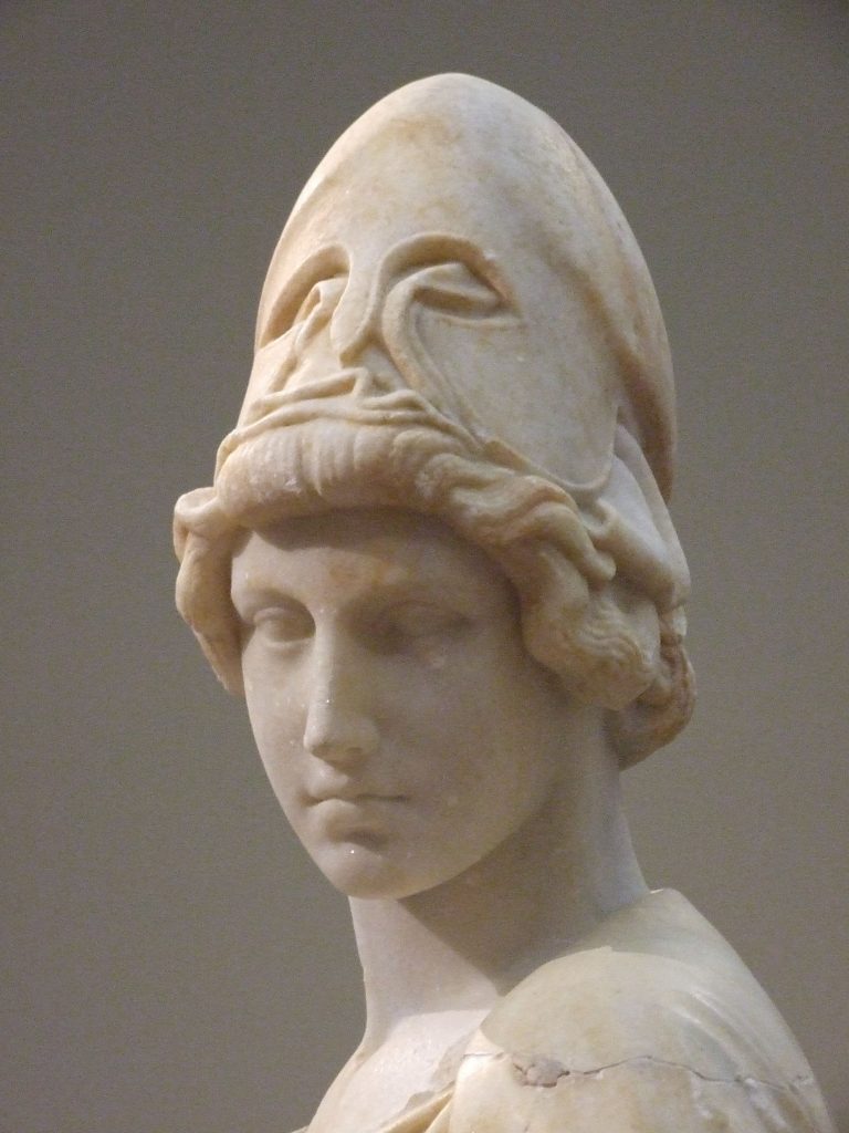 Kopf einer Statue von Athene Mythos Mutter Generationengespräch