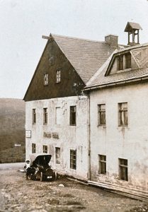 Die älteste Fotografie von Großvaters erstem Auto, ca. 1910