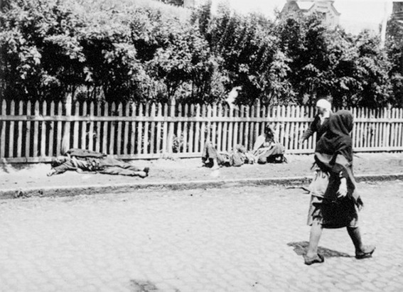 Holodomor 1933: Hungertote in Charkiw unter Stalin | Generationengespräch Opfer des Holodomor in Charkiw 1933 – verhungerte Bauern während der Hungerkatastrophe unter Stalin in der Ukraine