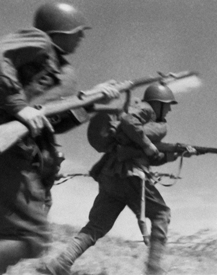 Rotarmisten im Großen Vaterländischen Krieg 1941 | Generationengespräch Rotarmisten greifen im Großen Vaterländischen Krieg 1941 gegen die deutsche Wehrmacht an
