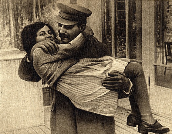 Stalin mit Tochter Svetlana 1935 | Generationengespräch Josef Stalin mit seiner Tochter Svetlana im Jahr 1935