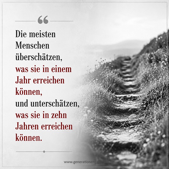 Ziele erreichen: Kleine Schritte führen langfristig zum Erfolg | Generationengespräch Schmaler Weg mit Stufen durch eine Landschaft als Symbol für langfristige Ziele