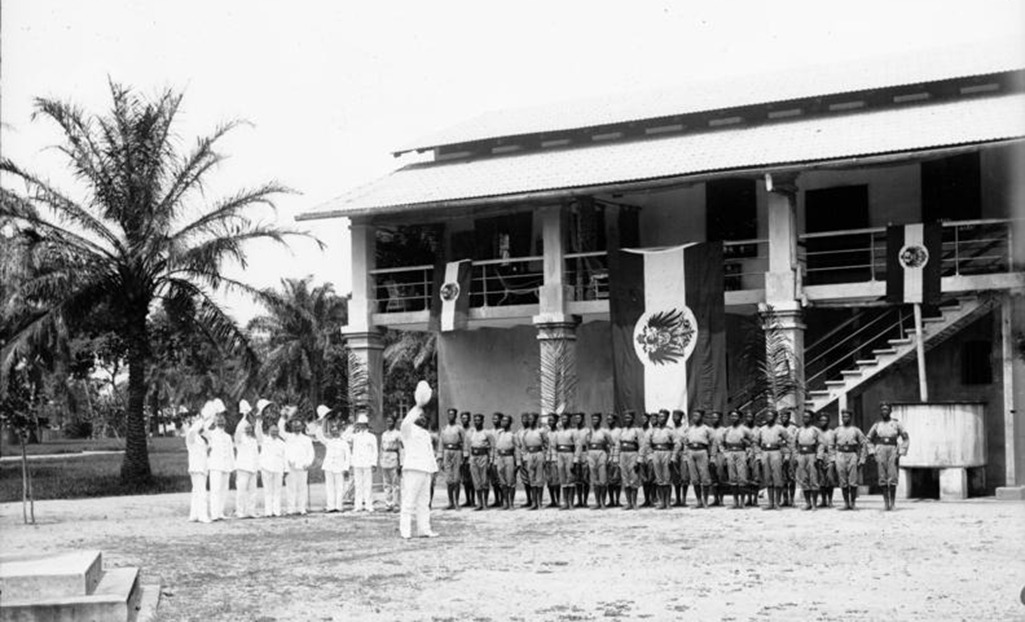 Platz an der Sonne – Kaiser Wilhelm II. und die deutschen Kolonien Koloniale Hochrufe für Kaiser Wilhelm II. 1901 in Kamerun – Symbol des deutschen Strebens nach einem „Platz an der Sonne“