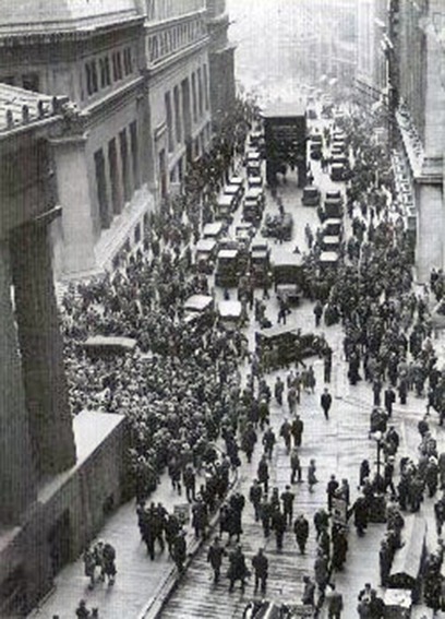 Menschenmenge nach dem Börsencrash 1929 an der Wall Street während der Weltwirtschaftskrise