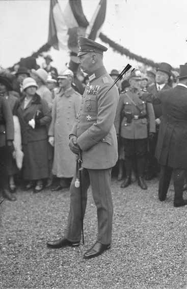 Oskar von Hindenburg und Hitlers Aufstieg zur Macht | Generationengespräch Oskar von Hindenburg, Sohn des Reichspräsidenten Paul von Hindenburg, während der Endphase der Weimarer Republik