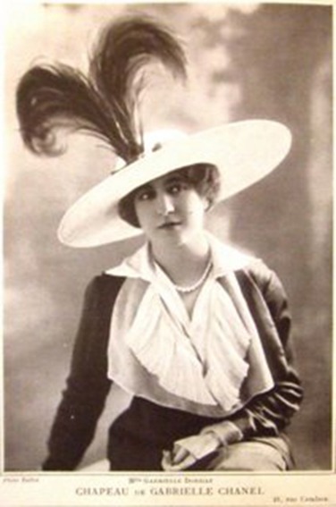 Coco Chanel 1912 – eines der ersten Hutmodelle | Generationengespräch Hutmodell von Coco Chanel aus dem Jahr 1912 – frühe Mode der späteren Designerikone