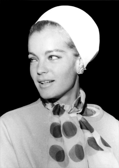 Romy Schneider bei der Ankunft am Flughafen Madrid-Barajas im Jahr 1965 – Schauspielerin und Kriegskind zwischen öffentlichem Erfolg und persönlicher Geschichte