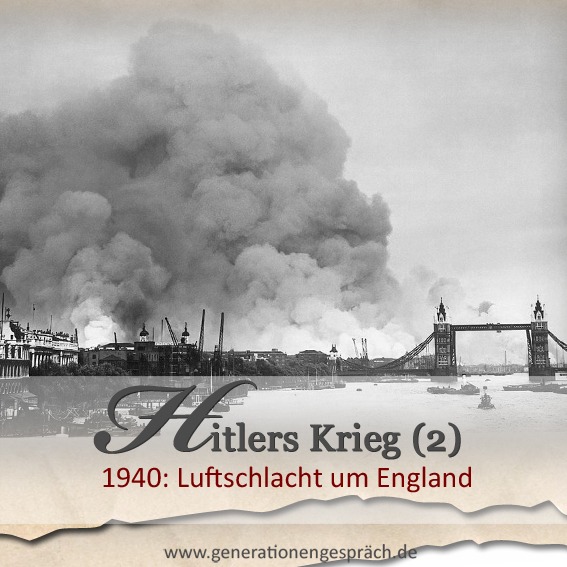 Rauch steigt nach einem deutschen Luftangriff am 7. September 1940 über den Londoner Docks an der Themse auf.